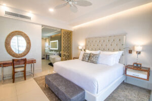 Chic Cabo Escape: 2 Bedroom Suite with Resort Amenities