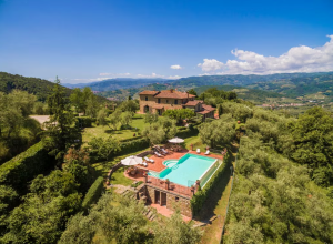 Villa I Grilli: 7 Bedroom Tuscan Farmhouse Estate